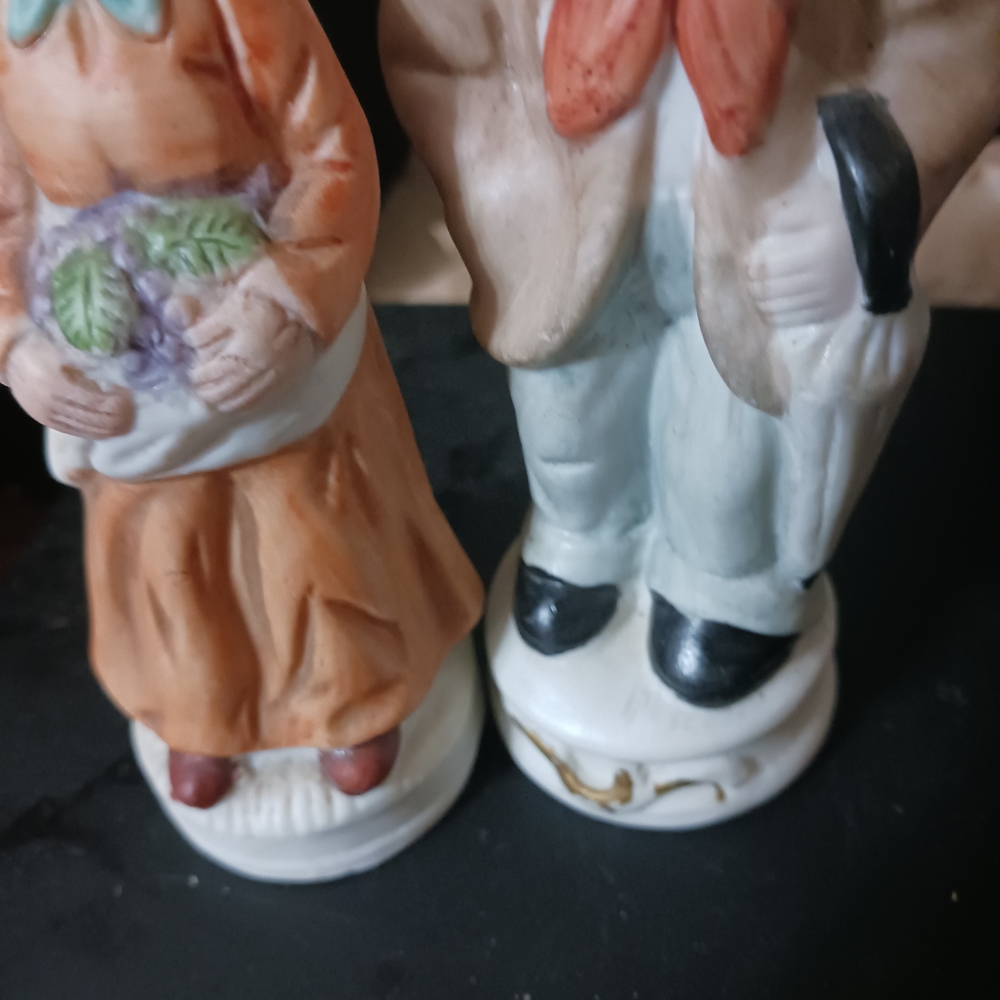 Vintage Ceramic Figurines - Elderly Couple - Picture 4 of 4